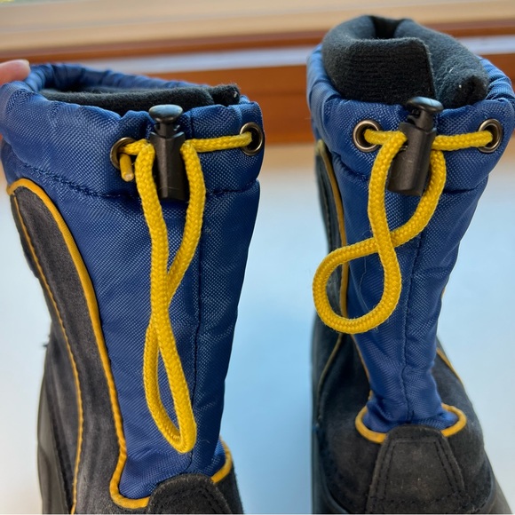 TOTES Kids Winter Snow Boots - Suede Top Duck Boots - Size 4 - Style: Greg - Picture 5 of 8